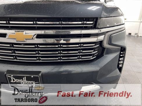 Used 2021 Chevrolet Suburban Premier w/ Premium Package image 12