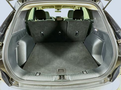 Used 2020 Ford Escape SE image 27