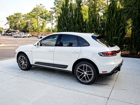 Used 2026 Porsche Macan AWD/4WD image 7