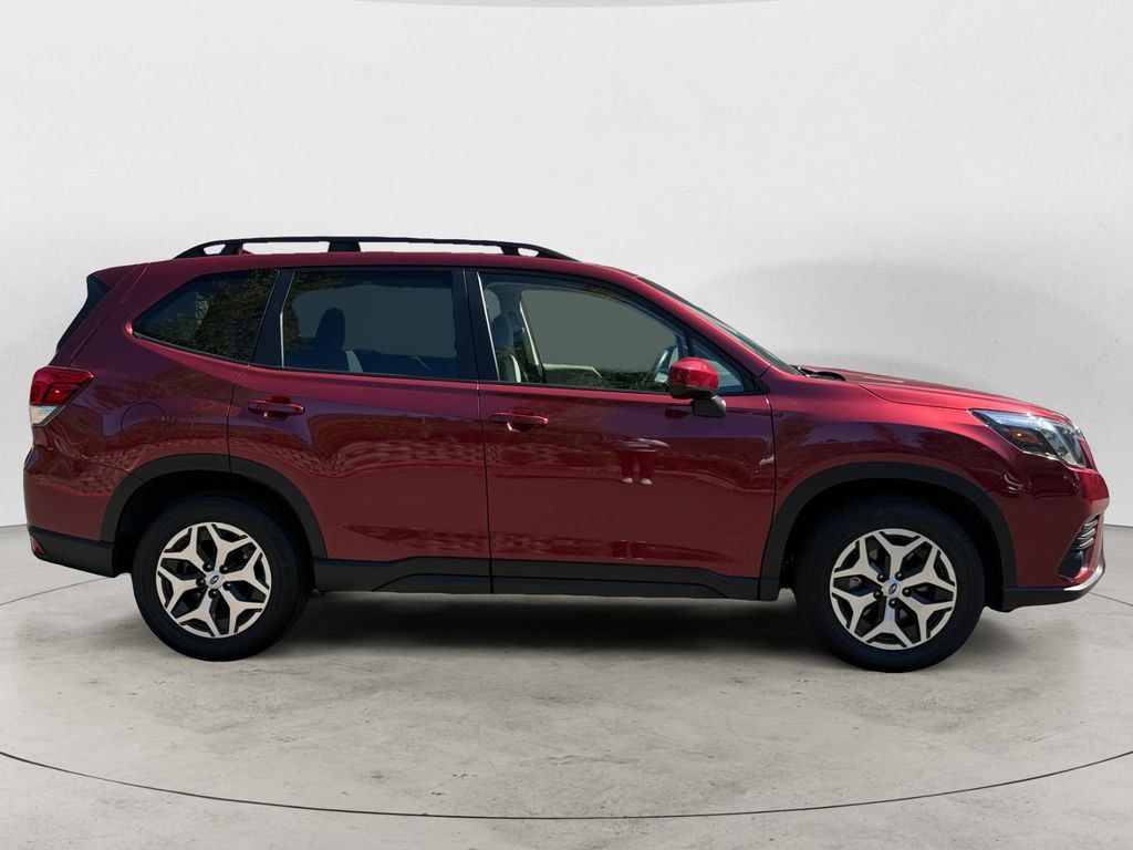Used 2023 Subaru Forester Premium AWD/4WD image 4