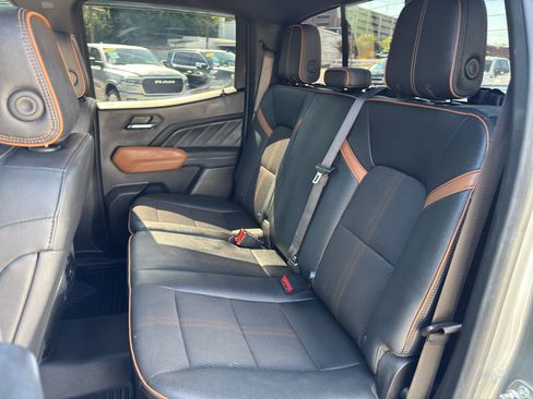 Used 2024 GMC Canyon AT4 w/ Technology Package AWD/4WD image 13