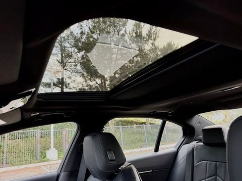 New 2026 BMW i5 eDrive40 w/ Premium Package RWD image 20