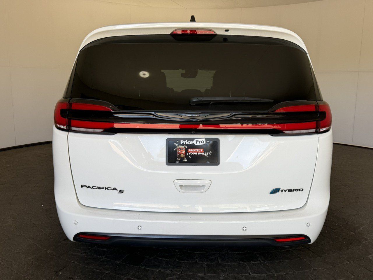 Used 2023 Chrysler Pacifica Limited w/ S Appearance Package FWD image 6