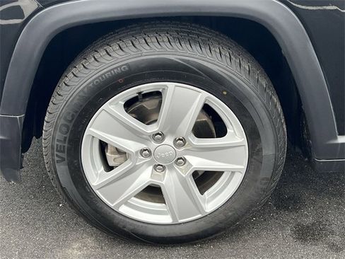 Used 2022 Jeep Compass Latitude w/ Sun and Sound Group image 31