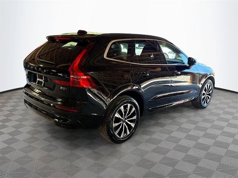 Used 2023 Volvo XC60 B5 Core image 6