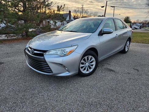 Used 2015 Toyota Camry LE image 49