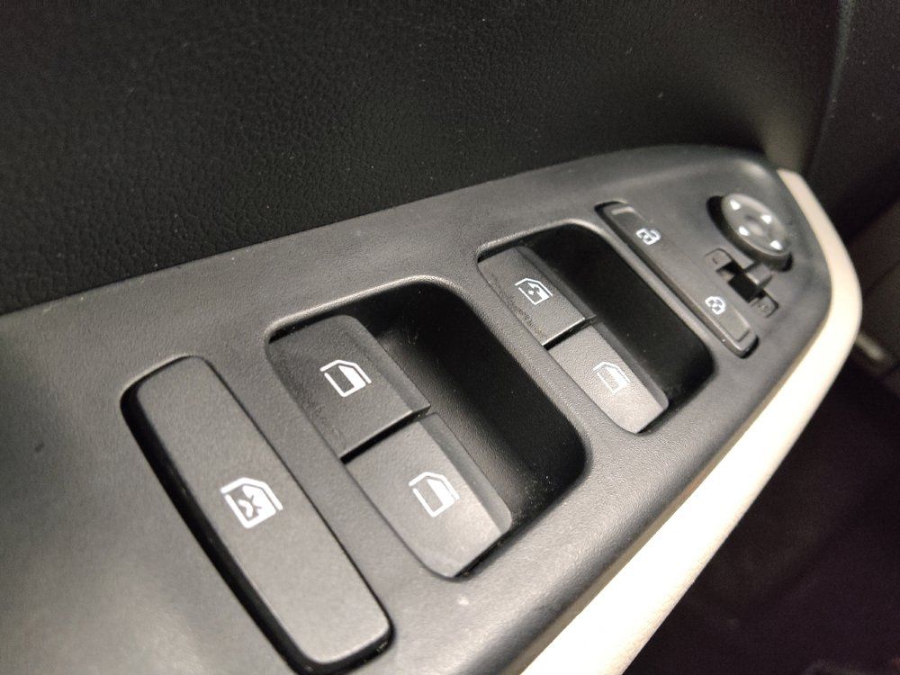 Used 2023 Hyundai Venue SEL FWD image 27