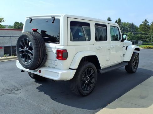 Used 2021 Jeep Wrangler Unlimited Sahara AWD/4WD image 5