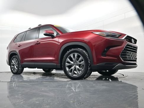 Used 2025 Toyota Grand Highlander AWD Hybrid image 58