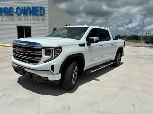 Used 2023 GMC Sierra 1500 SLT w/ SLT Premium Package AWD/4WD image 7