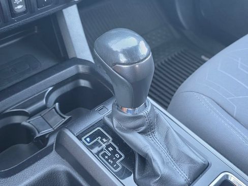 Used 2017 Toyota Tacoma TRD Off-Road AWD/4WD image 32