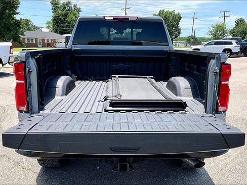 Used 2025 Chevrolet Silverado 2500 ZR2 w/ Technology Package AWD/4WD image 30