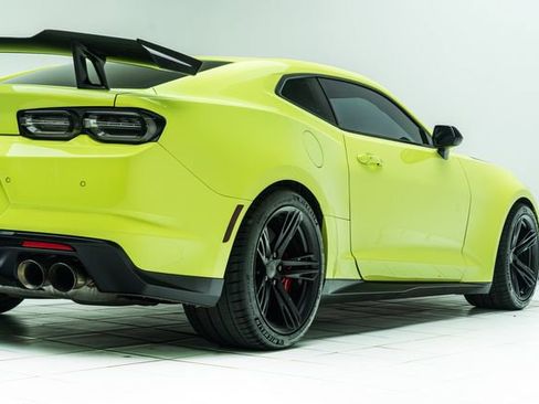 Used 2021 Chevrolet Camaro ZL1 RWD image 13