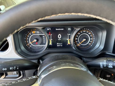 Used 2025 Jeep Wrangler Unlimited Sahara AWD/4WD image 40
