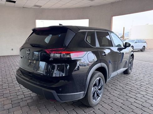 Used 2024 Nissan Rogue SV image 5