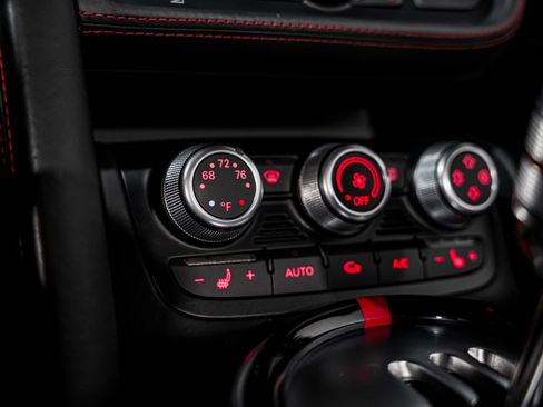 Used 2014 Audi R8 V8 w/ Full Leather Package image 14