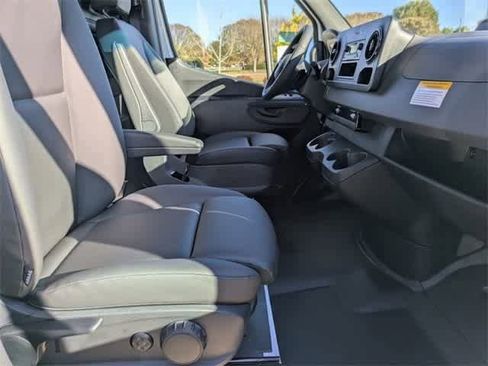 Used 2025 Mercedes-Benz Sprinter 2500 image 14