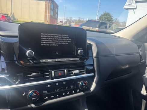 Used 2025 Nissan Pathfinder SV FWD image 37
