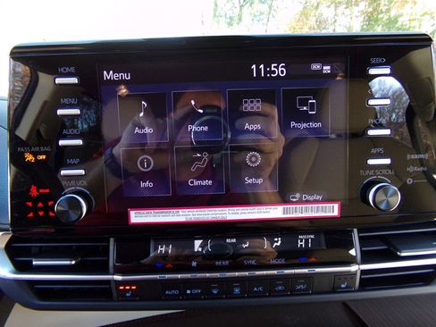 Used 2024 Toyota Sienna XLE image 38