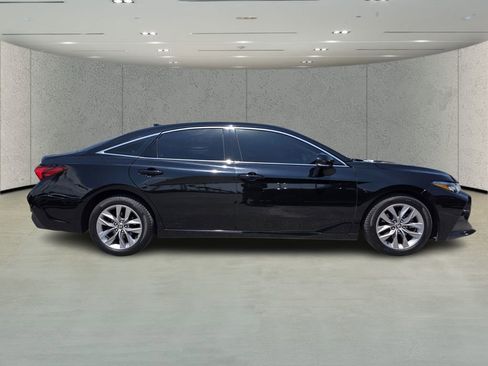Used 2021 Toyota Avalon XLE w/ Moonroof Package FWD image 2