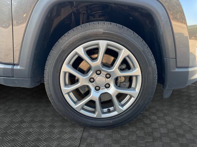 Used 2023 Jeep Compass Latitude w/ Sun and Sound Group AWD/4WD image 14