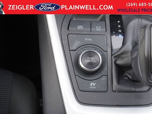 Used 2022 Toyota RAV4 LE image 21