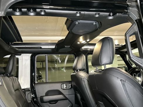 Used 2023 Jeep Wrangler Unlimited Sahara w/ Cold Weather Group AWD/4WD image 13