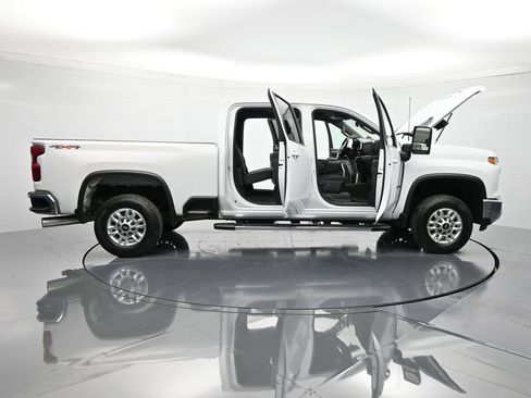 Used 2024 Chevrolet Silverado 2500 LT image 48