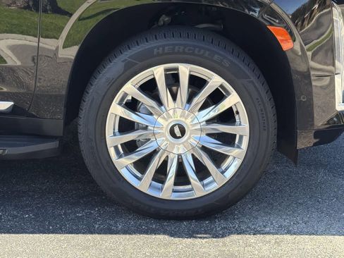 Used 2024 Cadillac Escalade Premium Luxury image 40