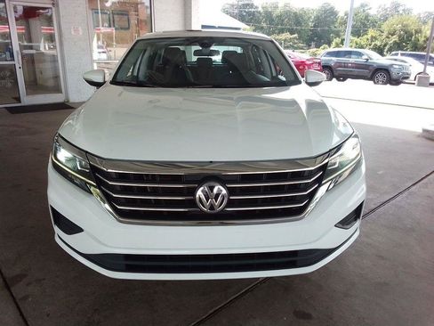 Used 2021 Volkswagen Passat 2.0T SE FWD image 3