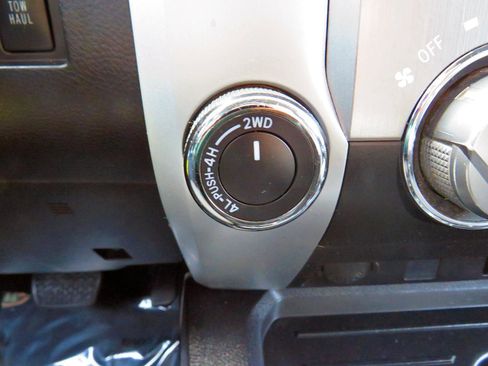 Used 2015 Toyota Tundra SR5 w/ SR5 Upgrade Package image 27