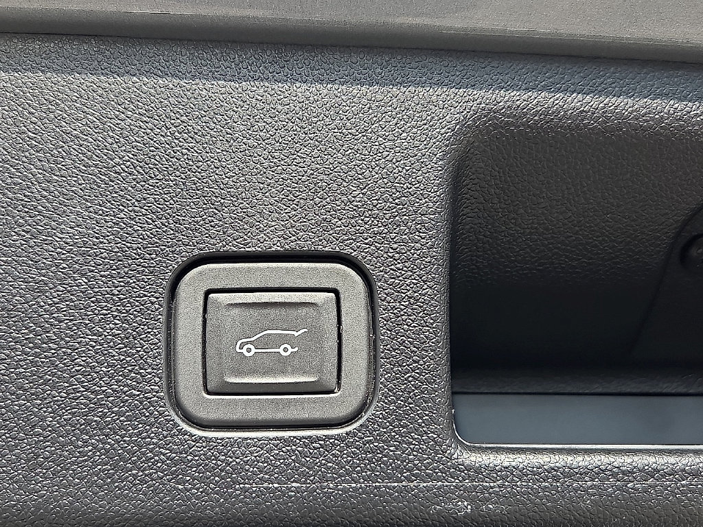 Used 2024 Chevrolet Equinox EV RS FWD image 11