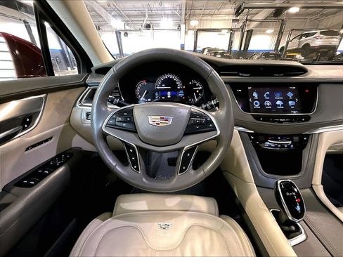 Used 2017 Cadillac XT5 Luxury w/ Driver Awareness Package AWD/4WD image 18