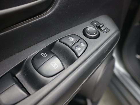 Used 2019 Nissan Kicks S FWD image 13