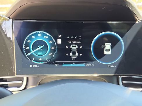 Used 2024 Hyundai Elantra SEL FWD image 25