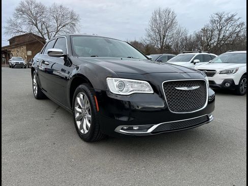 Used 2019 Chrysler 300 Limited image 1