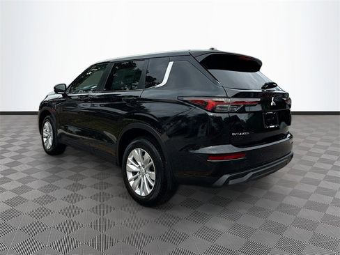 New 2025 Mitsubishi Outlander ES image 7