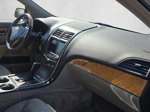 Used 2015 Lincoln MKX FWD w/ Equipment Group 101A image 22