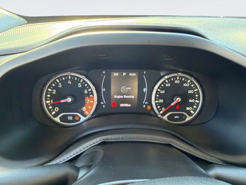 Used 2017 Jeep Renegade Latitude w/ Popular Equipment Group image 26