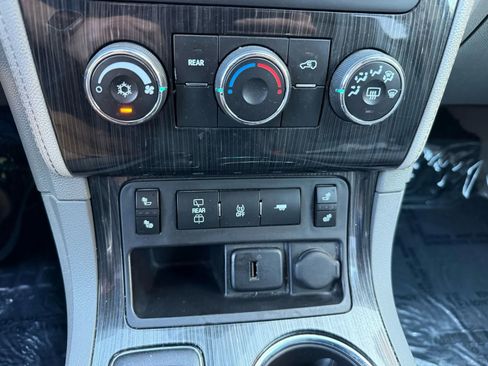 Used 2017 Chevrolet Traverse LT w/ Style and Technology Package image 17