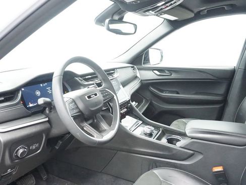 Certified 2023 Jeep Grand Cherokee L Laredo image 29