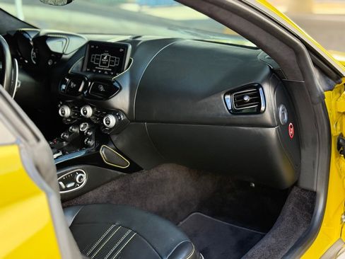 Used 2020 Aston Martin V8 Vantage Coupe RWD image 19