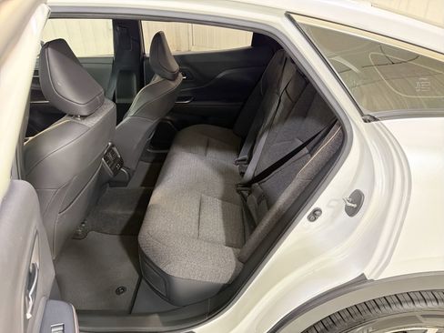 Used 2023 Toyota Crown XLE image 24