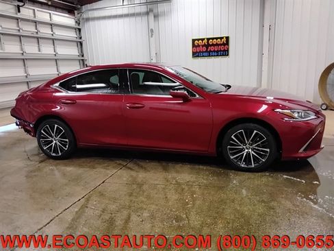 Used 2025 Lexus ES 350 w/ Premium Package image 2