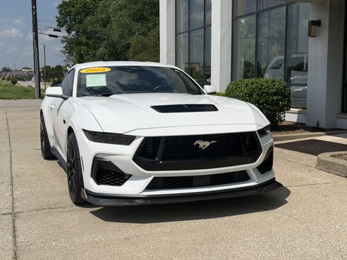 Used 2025 Ford Mustang GT RWD image 16