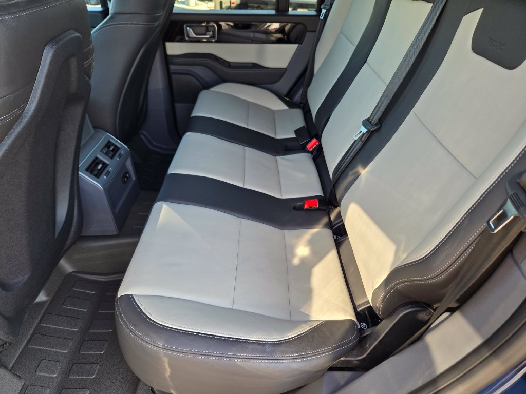 Used 2025 INEOS Grenadier Station Wagon AWD/4WD image 12