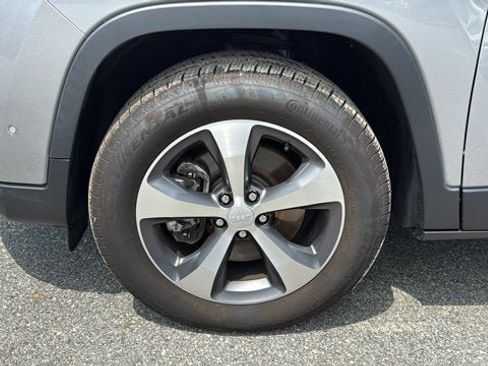 Used 2021 Jeep Cherokee Limited AWD/4WD image 11