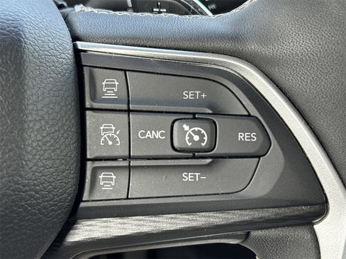 Used 2024 Jeep Grand Cherokee L Laredo image 18