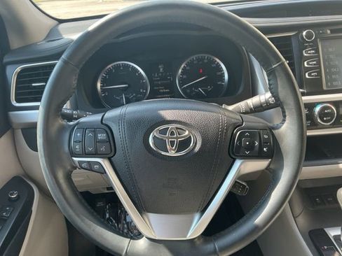 Used 2016 Toyota Highlander XLE AWD/4WD image 21