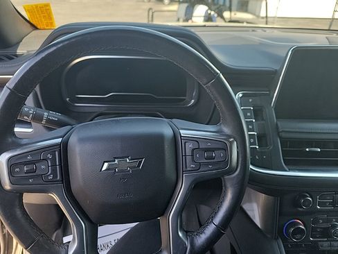 Used 2022 Chevrolet Suburban Z71 w/ Luxury Package image 17